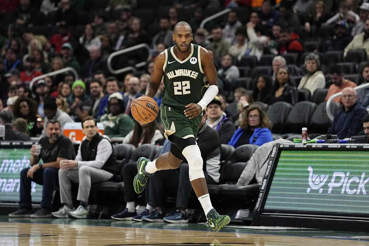 Khris Middleton scores 8 while coming off bench in Bucks win - ESPN